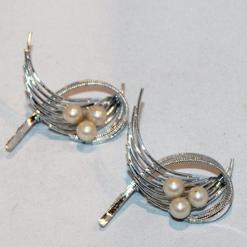 2 vintage silver tone brooches pins with faux pearls delicate